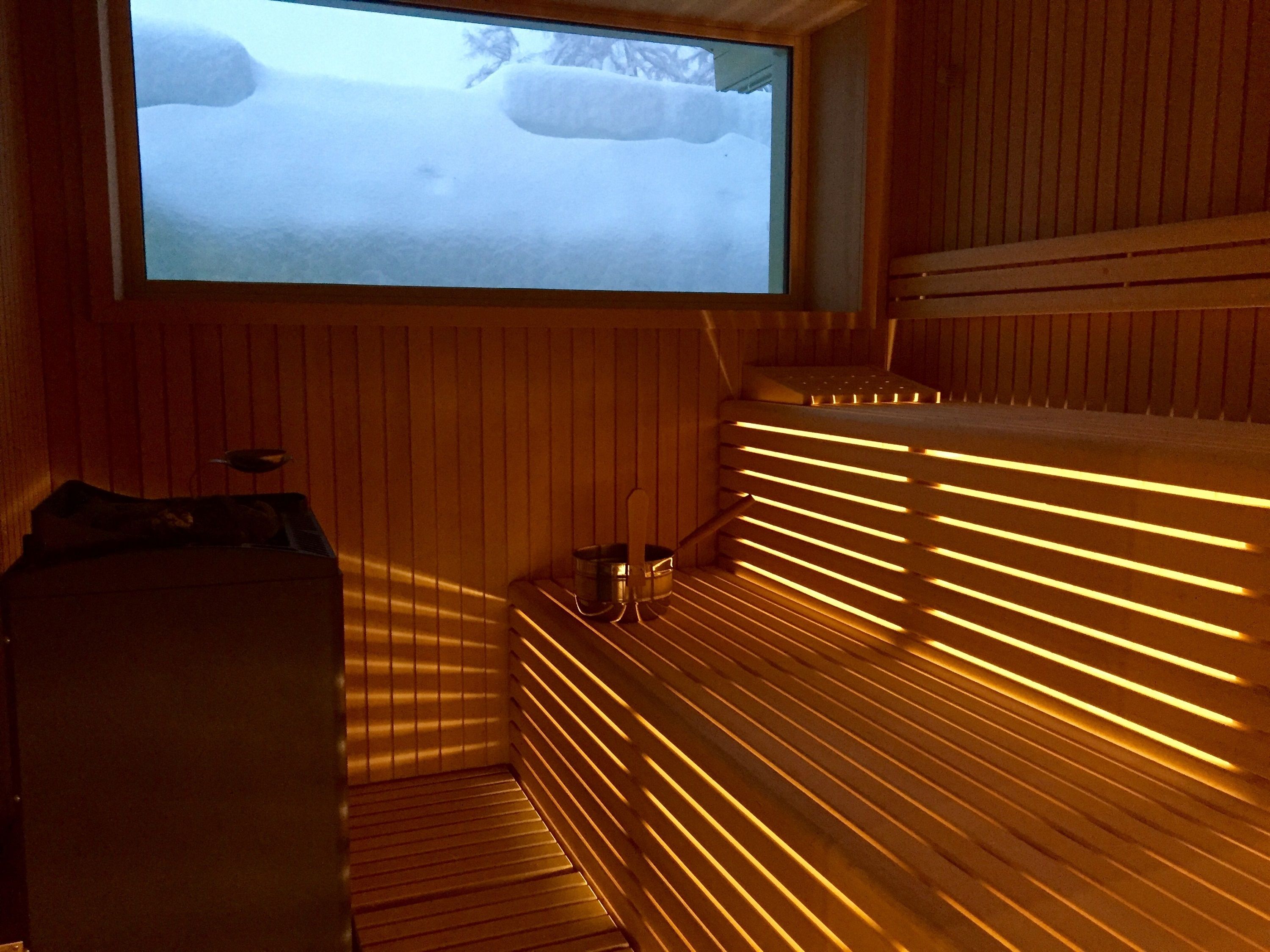 sauna, hot tub, steam room, hot springs/mineral springs