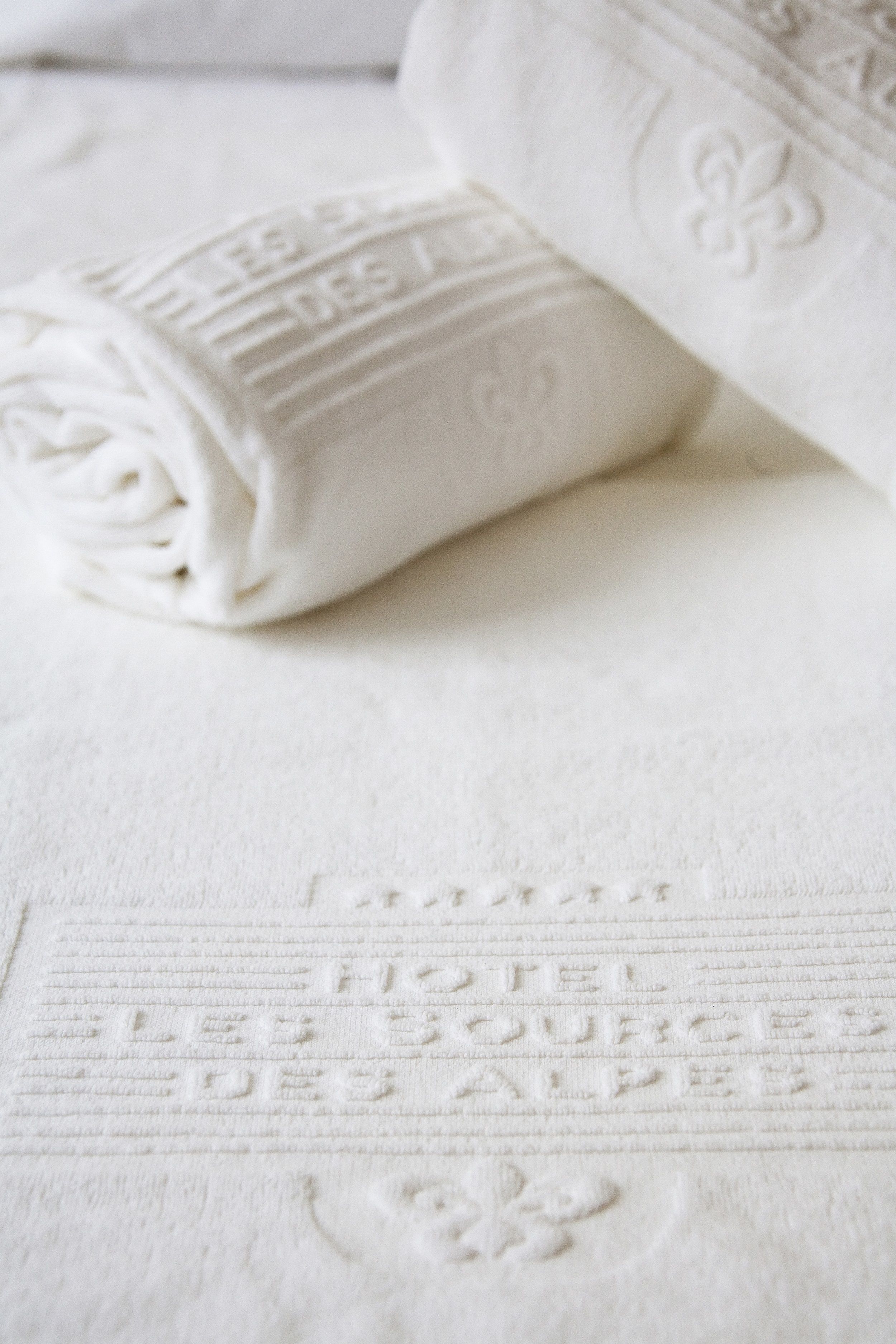 sauna, hot tub, steam room, hot springs/mineral springs