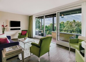 Premium bedding, down duvets, minibar, in-room safe