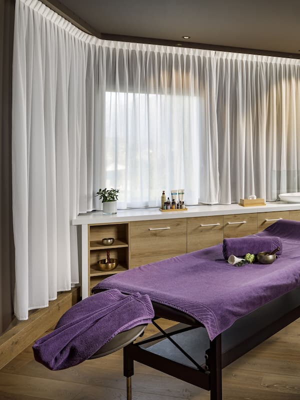 Couples treatment room(s), sauna, hot tub, steam room