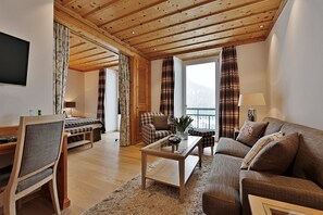 Junior Suite | Premium bedding, down duvets, minibar, in-room safe - Hotel Walther (Pontresina)