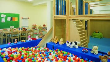 子供用の遊び場 - 屋内