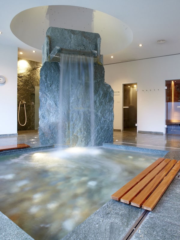 Indoor pool, pool loungers