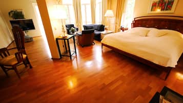 Suite | 1 dormitorio, ropa de cama hipoalergénica, minibar y caja fuerte