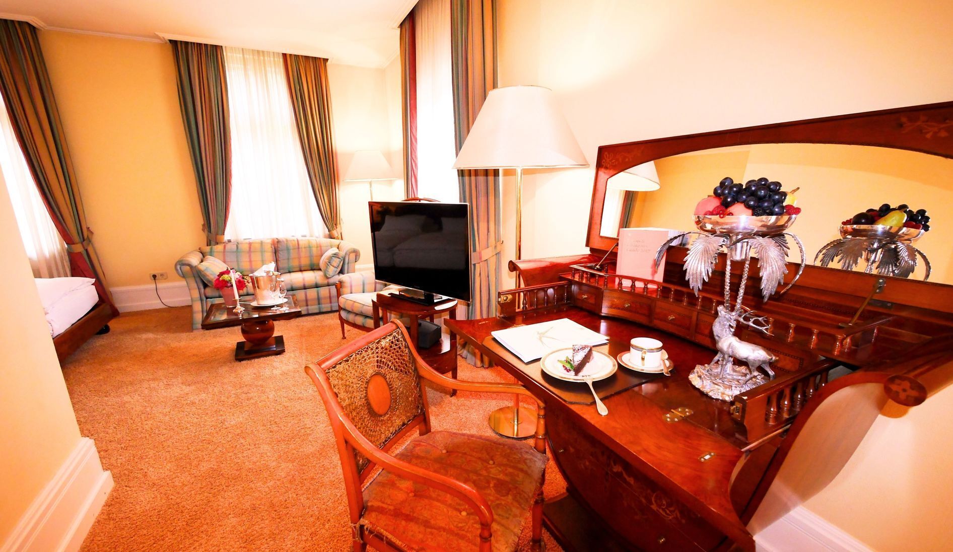 1 bedroom, hypo-allergenic bedding, minibar, in-room safe