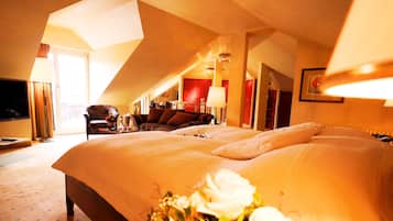 Suite | 1 bedroom, hypo-allergenic bedding, minibar, in-room safe