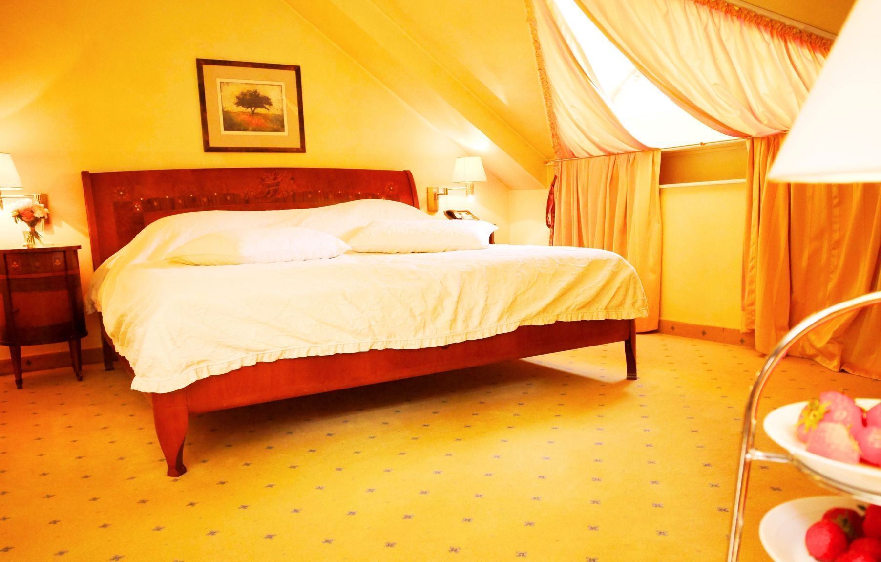 1 bedroom, hypo-allergenic bedding, minibar, in-room safe