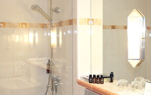 Comfort Double or Twin Room | Bathroom