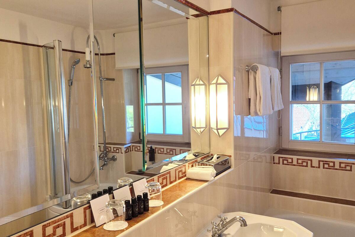 suite, balcony, mountain view | bathroom | free toiletries, hair dryer, bathrobes, slippers