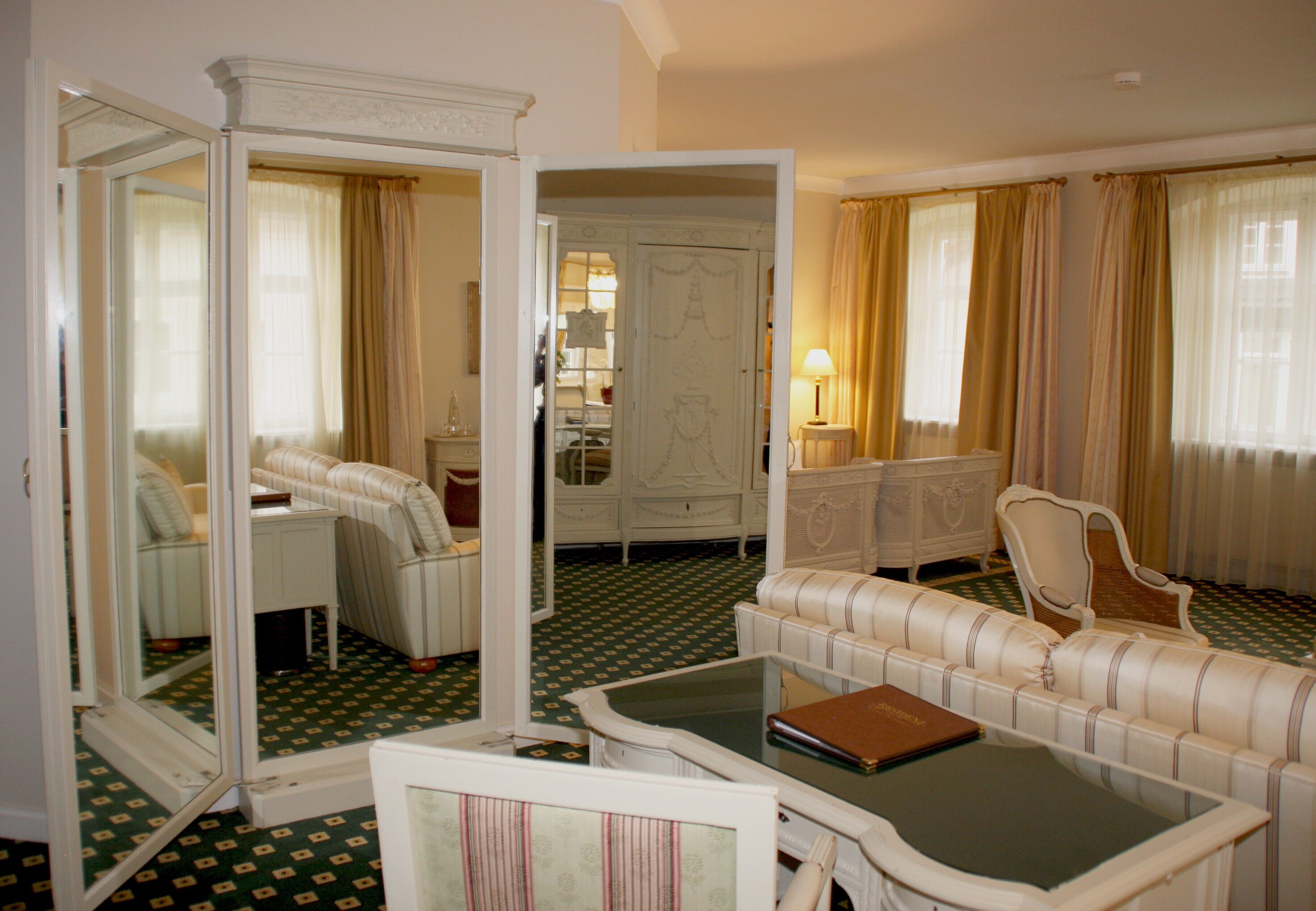 junior suite | living area | 32-inch tv with satellite channels