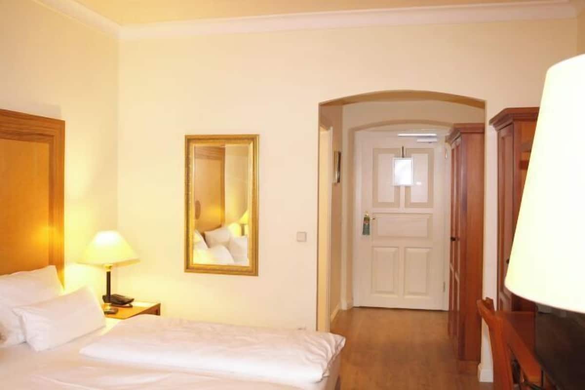 Hypo-allergenic bedding, down duvets, pillow-top beds, minibar