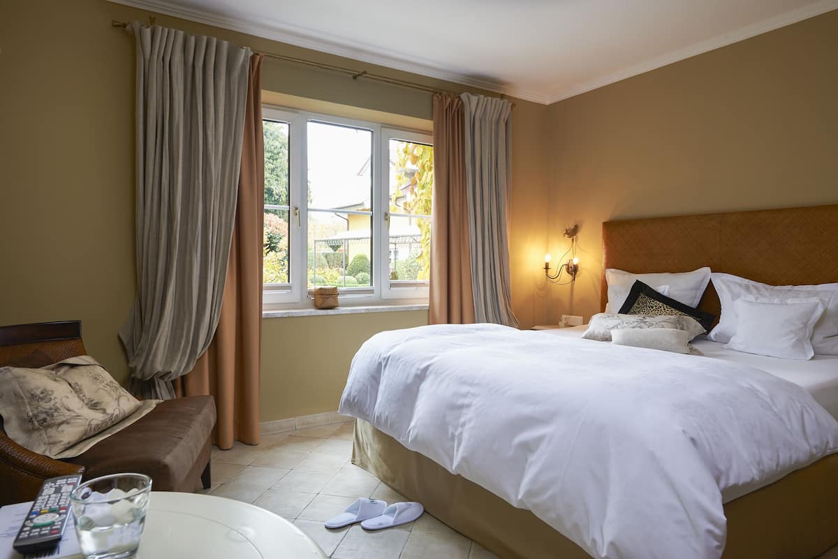Minibar, in-room safe, rollaway beds, free WiFi