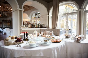 Desayuno bufé gratuito y diario