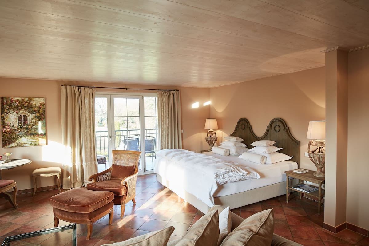 Minibar, in-room safe, rollaway beds, free WiFi