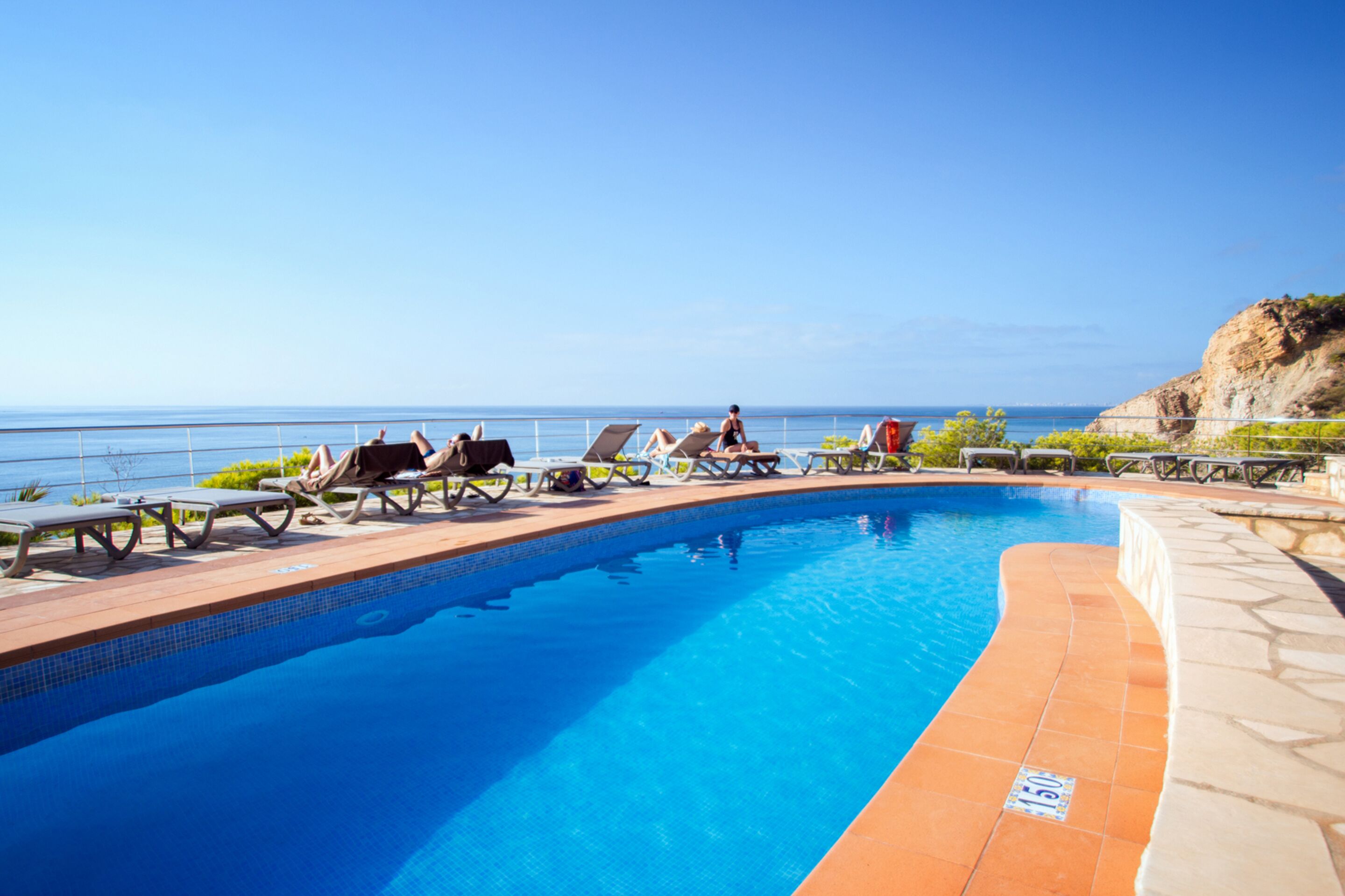 2 outdoor pools, pool loungers