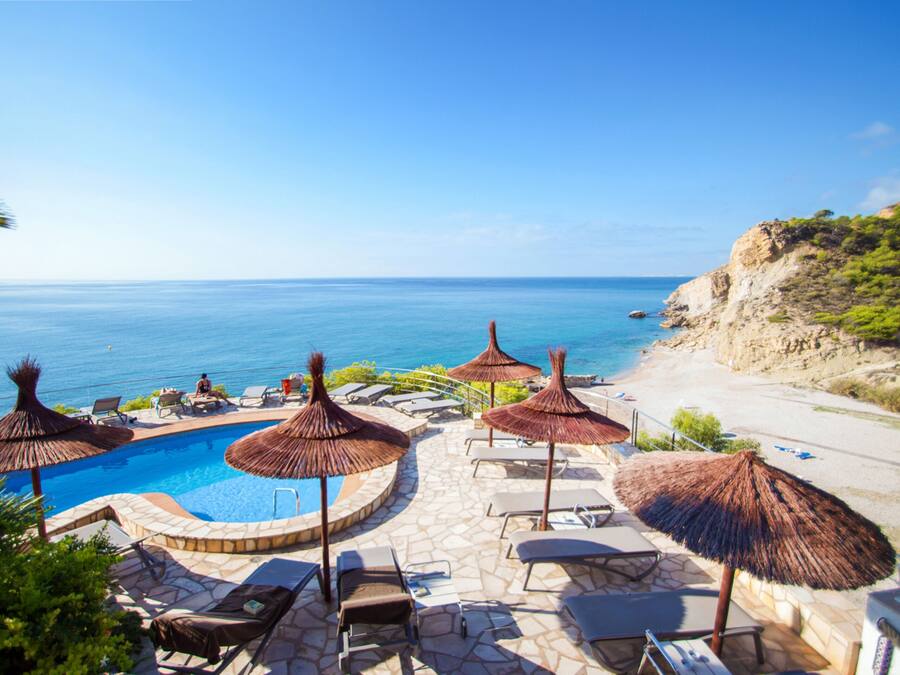2 outdoor pools, sun loungers