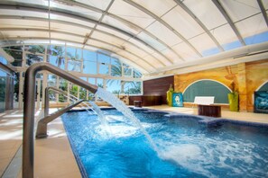 Indoor spa tub