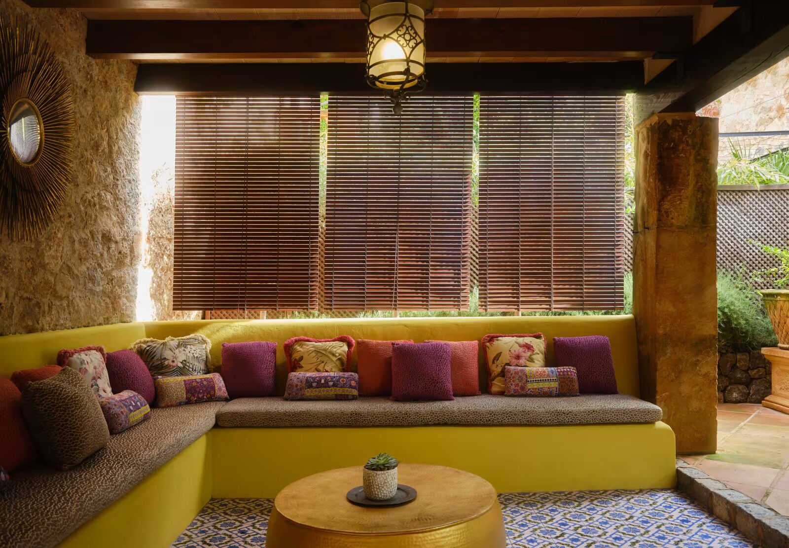 Suite (Matthew Williamson) | Luxe beddengoed, donsdekens, een minibar, een kluis op de kamer