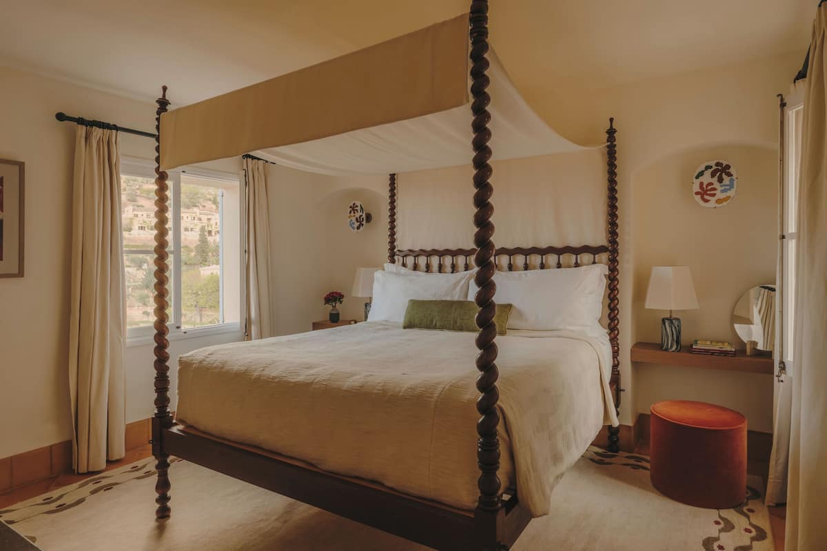 Villa (Robert Graves)