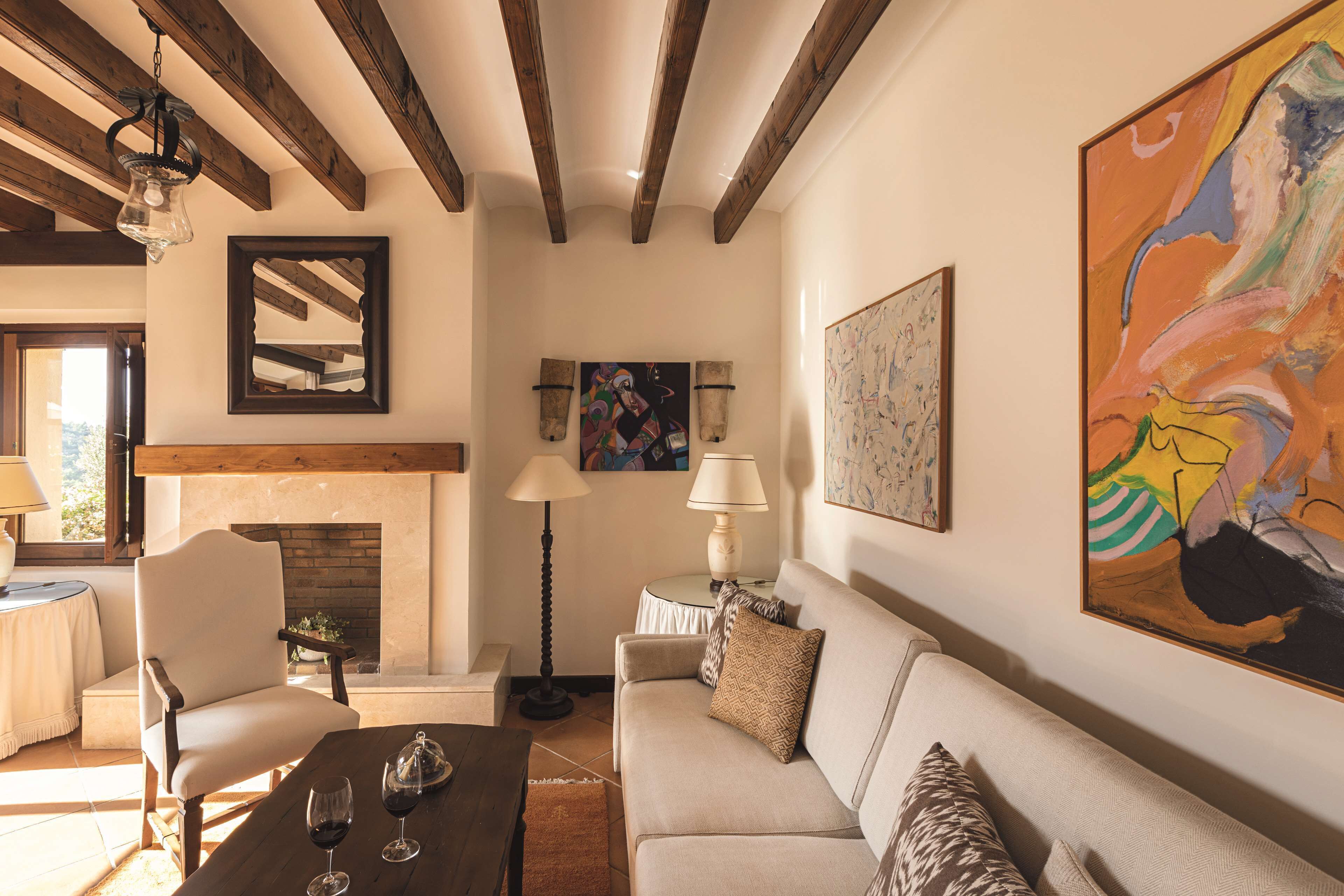 junior suite (executive) | living area | 40-inch tv with satellite channels