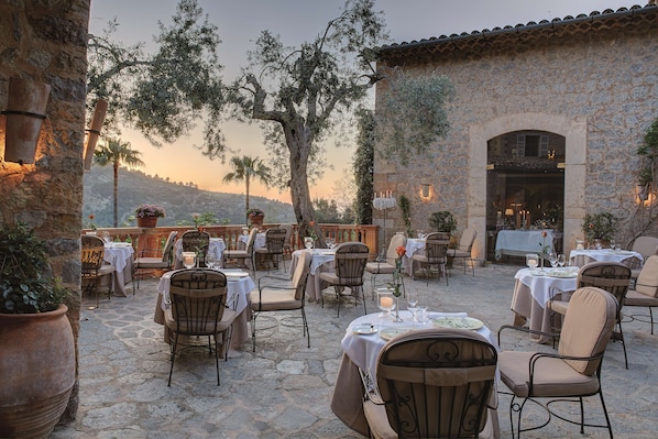 3 restaurants, lunch, dinner served; Mediterranean cuisine 