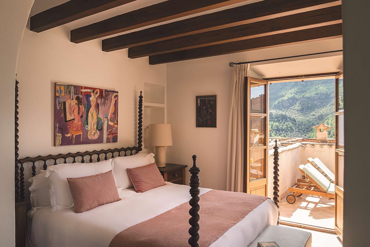 Junior Suite (Superior) | Premium bedding, down duvets, minibar, in-room safe