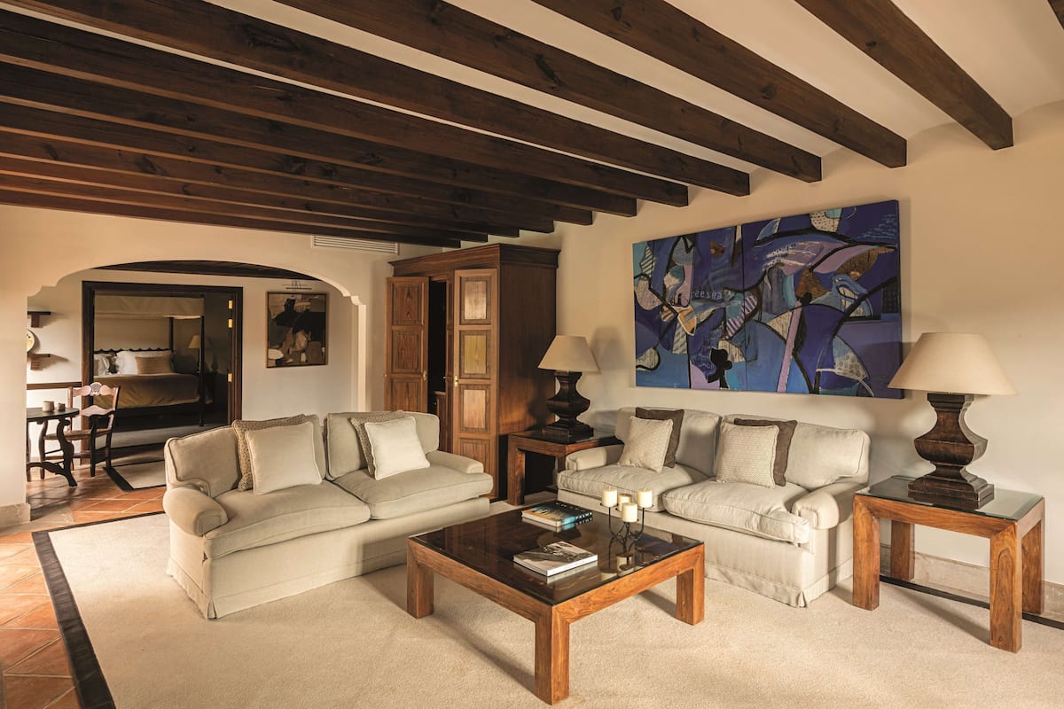 Suite (Sheridan) | Premium bedding, down comforters, minibar, in-room safe