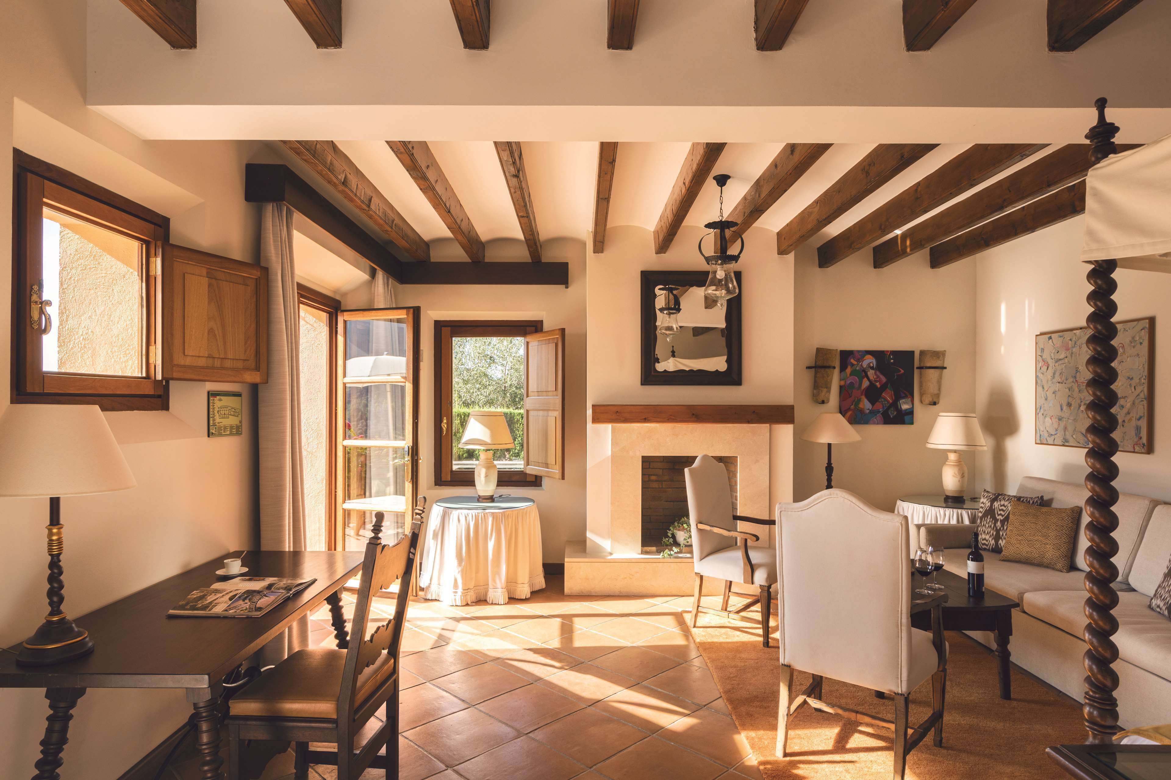 junior suite (executive) | living area | 40-inch tv with satellite channels