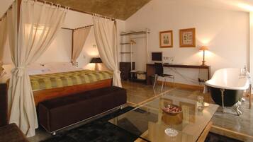 Suite | Down comforters, minibar, in-room safe, desk