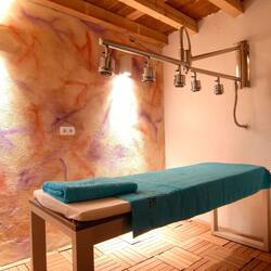 Sauna, hot tub, steam room, Turkish bath/hammam, body treatments