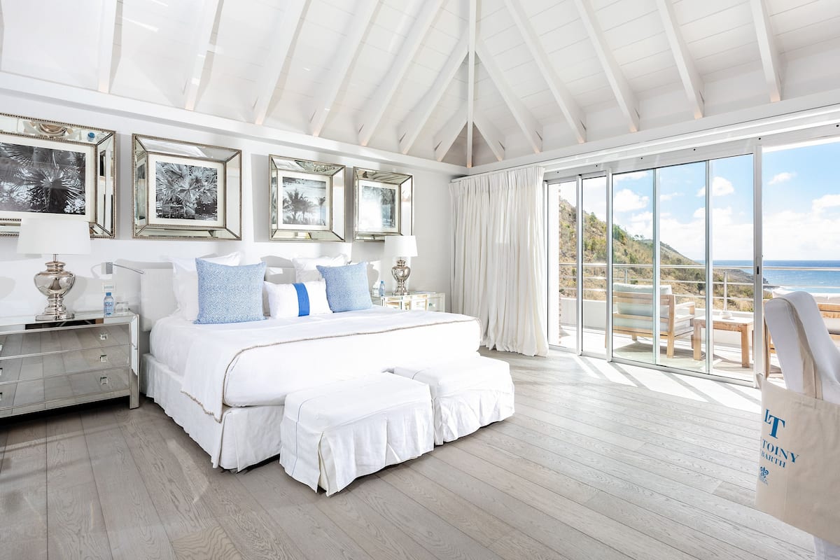 suite (duplex spirit) | premium bedding, minibar, in-room safe, desk