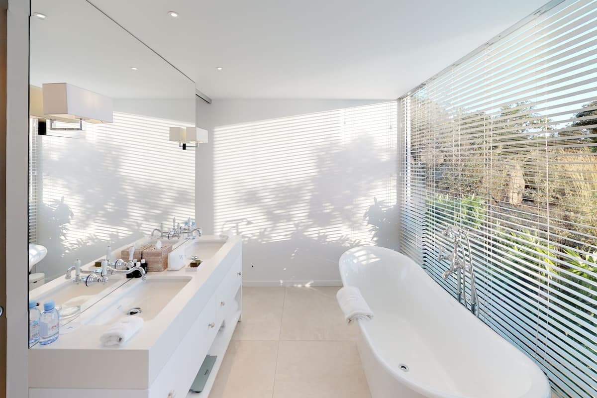 suite, 2 bedrooms (la villa) | bathroom | separate bathtub and shower, free toiletries, hair dryer, towels