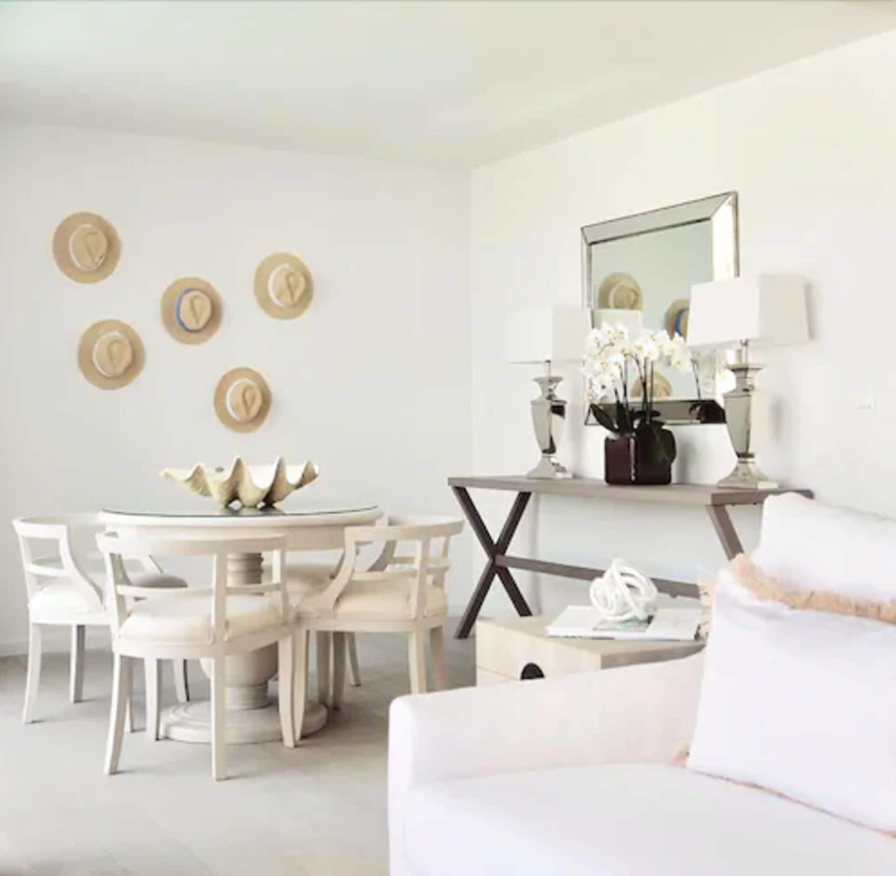 suite (duplex spirit) | living area | flat-screen tv