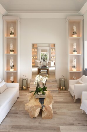 Concierge desk