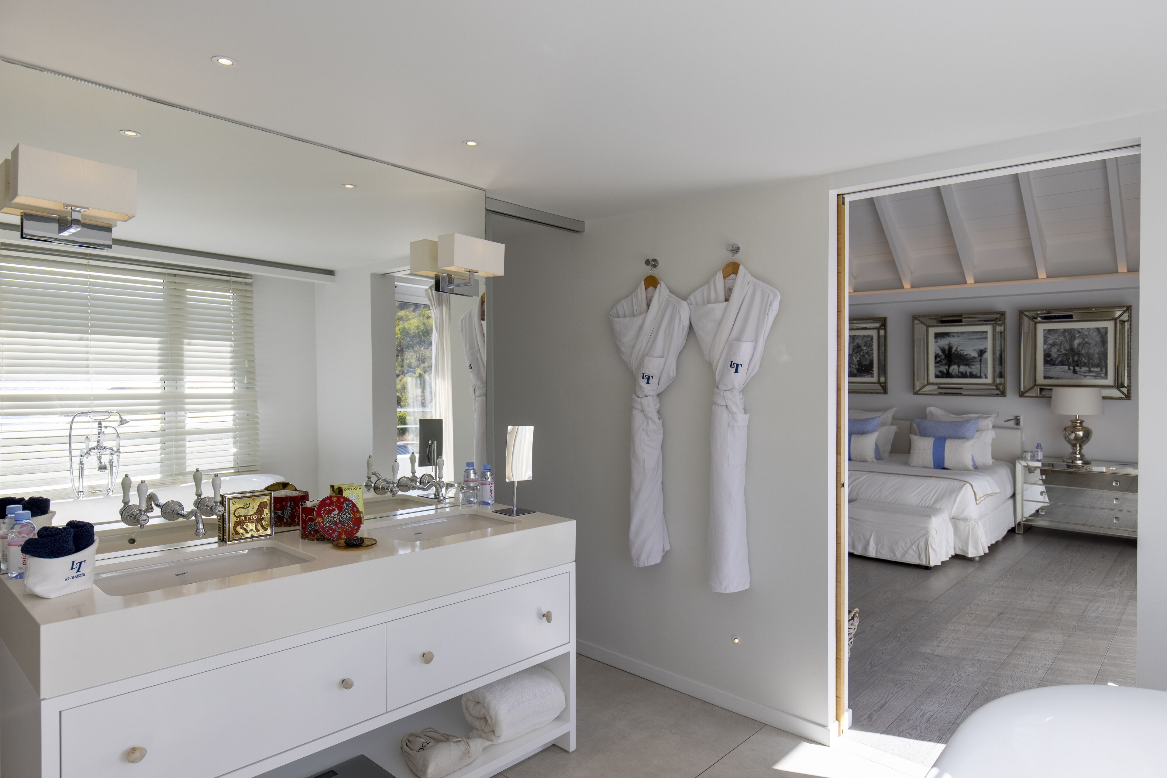 suite (duplex spirit) | bathroom | separate bathtub and shower, free toiletries, hair dryer, towels