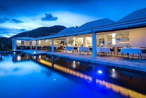 2 restaurants, breakfast, lunch, dinner served; Caribbean cuisine