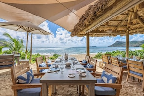 2 restaurantes; se sirve desayuno, almuerzo y cena