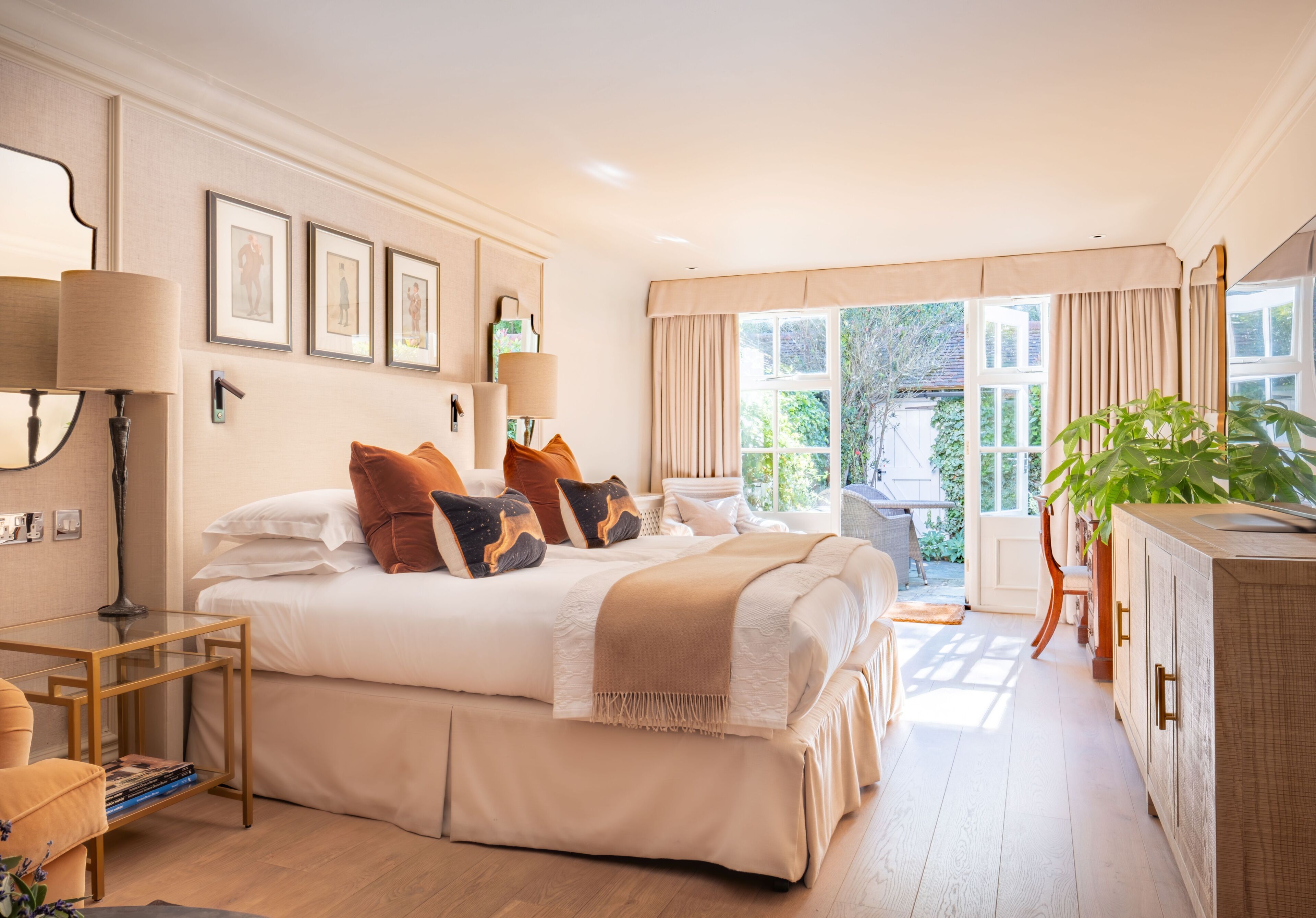 Room (Estate) | Premium bedding, minibar, in-room safe, desk