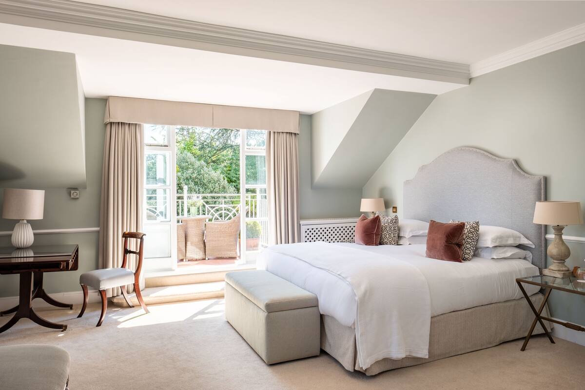 Suite, mezzanine (Coach House) | Ropa de cama de alta calidad y minibar 