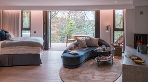 Ropa de cama de alta calidad, minibar, caja fuerte y escritorio