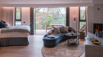 Ropa de cama de alta calidad y minibar 