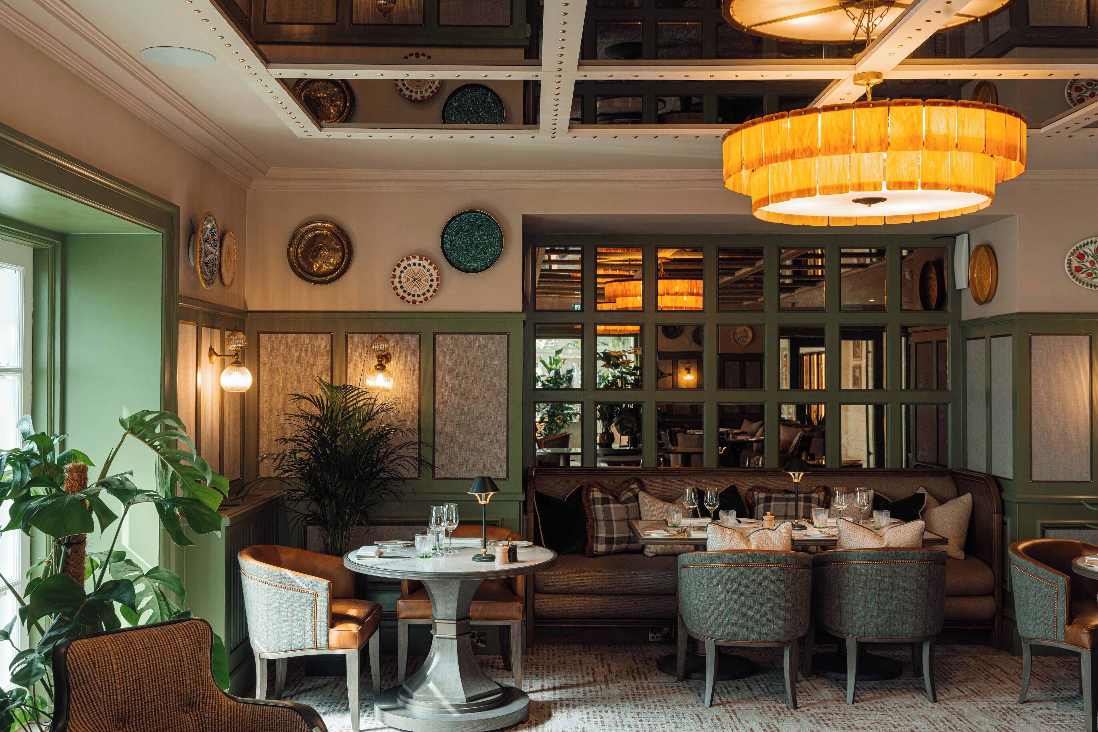 2 restaurants, breakfast, lunch, dinner served; british cuisine