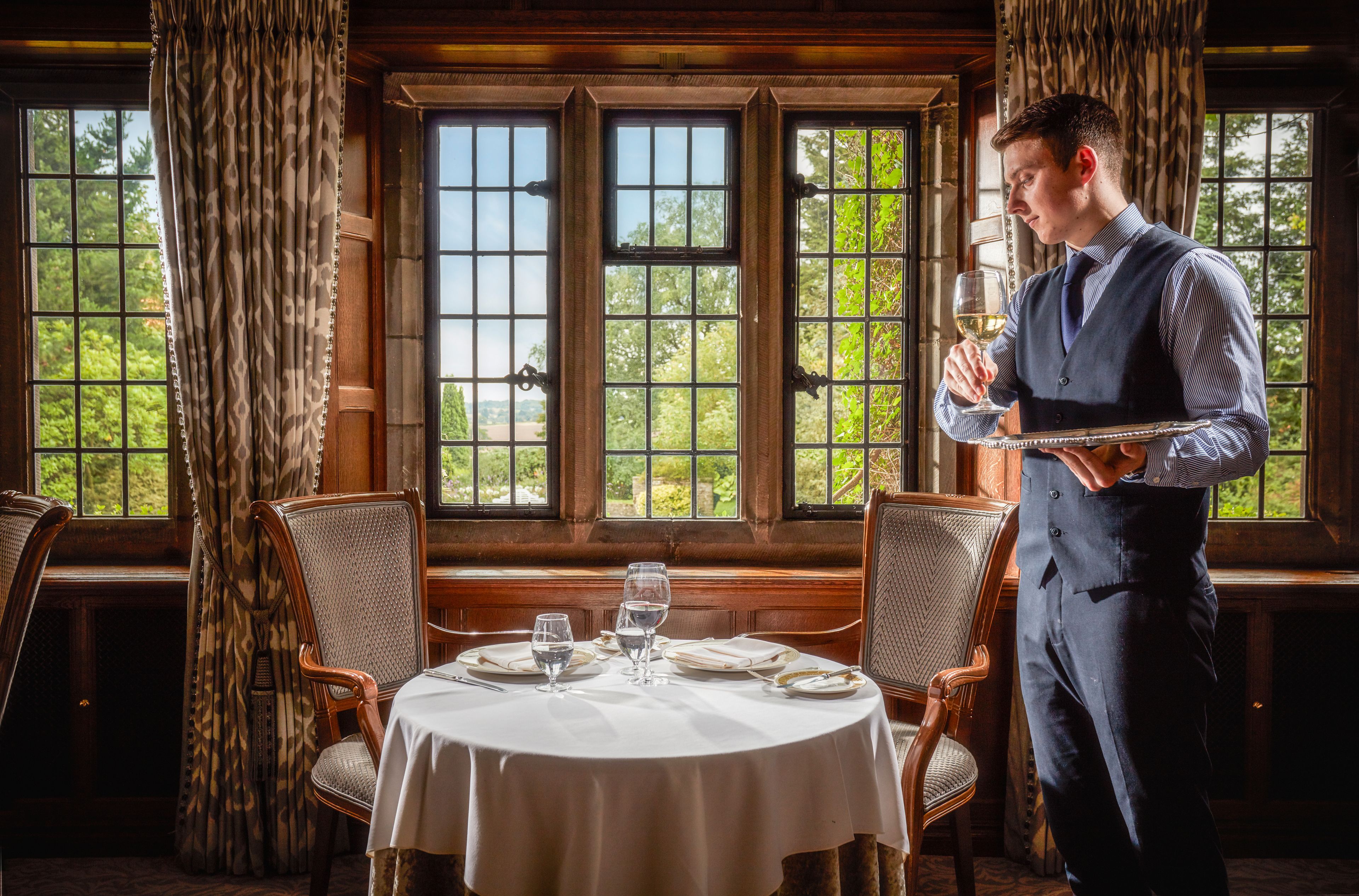 2 restaurants, breakfast served