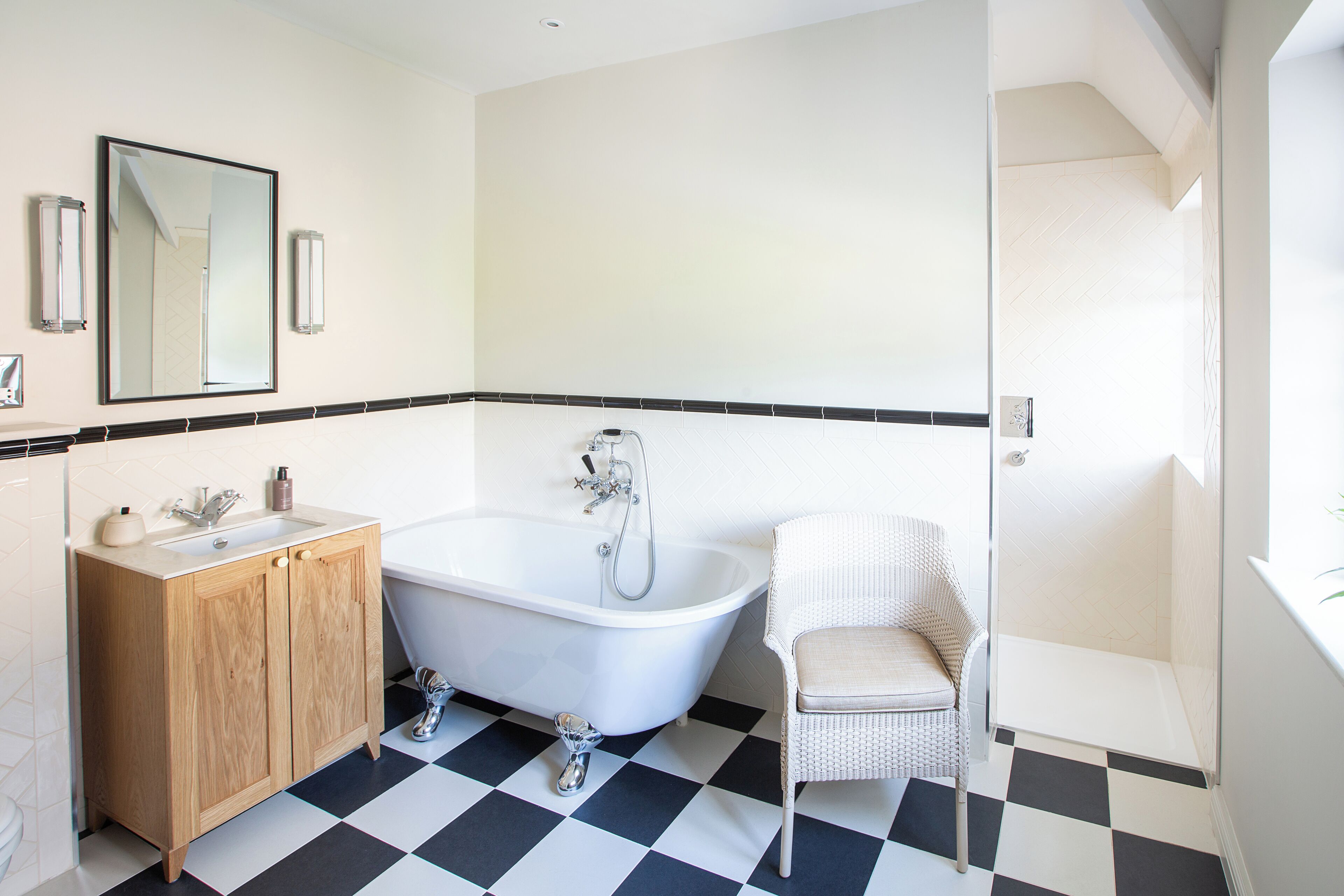 deluxe double room | bathroom | shower, free toiletries, hair dryer, bathrobes