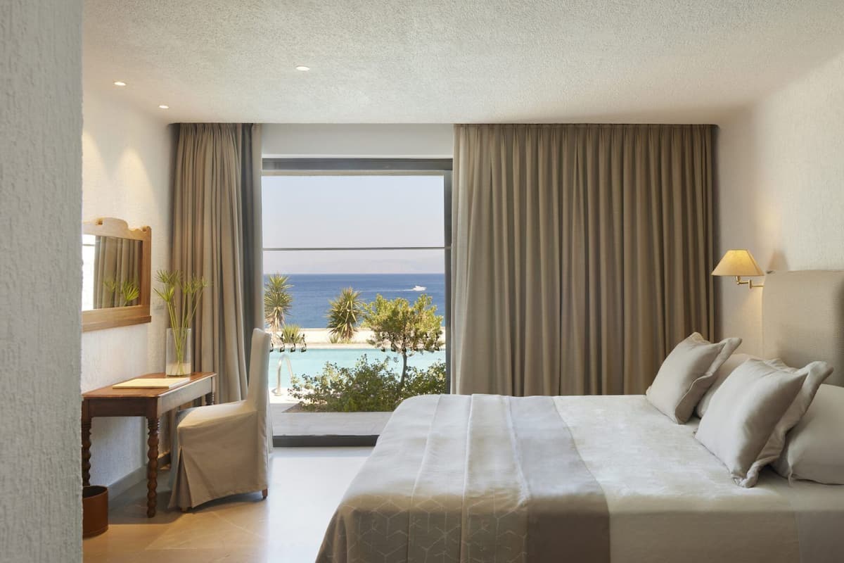 Premium bedding, minibar, in-room safe, individually furnished