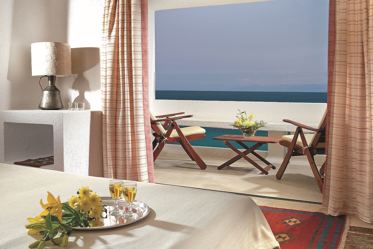 premium bedding, minibar, in-room safe, individually furnished