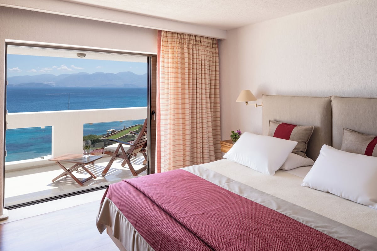 Premium bedding, minibar, in-room safe, individually furnished