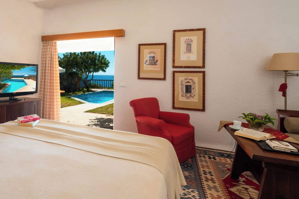 Premium bedding, minibar, in-room safe, individually furnished