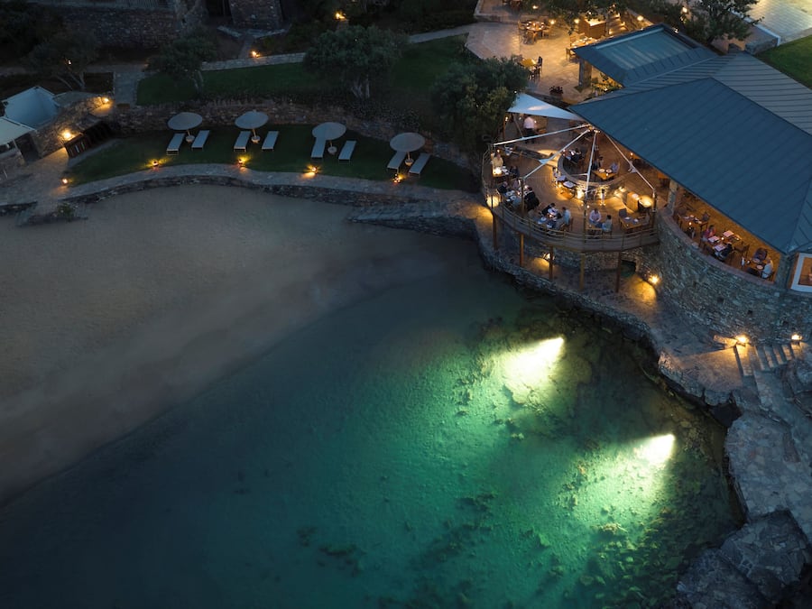 3 restaurants, breakfast, lunch, dinner served; international cuisine