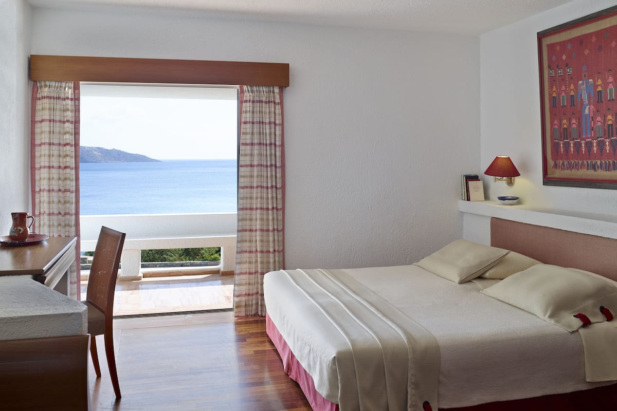 Premium bedding, minibar, in-room safe, individually furnished